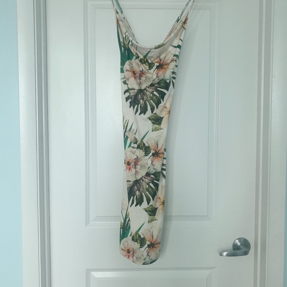 NWT Miroa Form Fitting Floral Dress - Picture 5 of 6